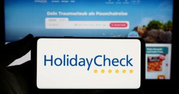 HolidayCheck bietet authentische Hotelbewertungen und aktuelle Last-Minute-Angebote für Pauschalreisen. (Foto: AdobeStock - 675198243 Timon)